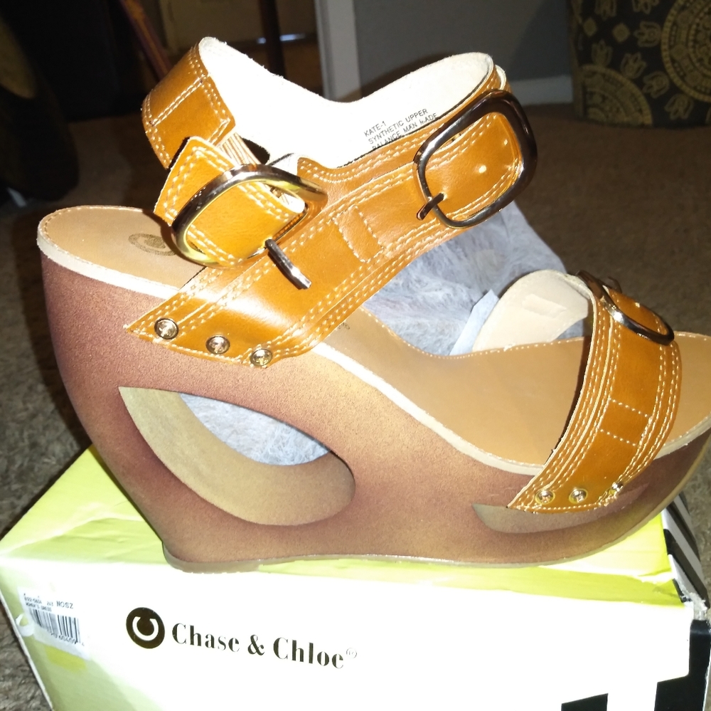 Shoes - Picture 2 of 8